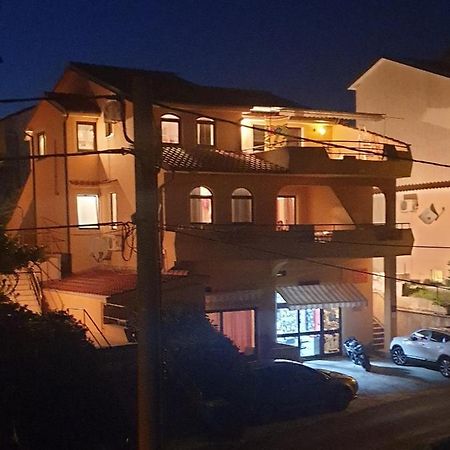 Apartments Damir 2838 Lopar Bagian luar foto