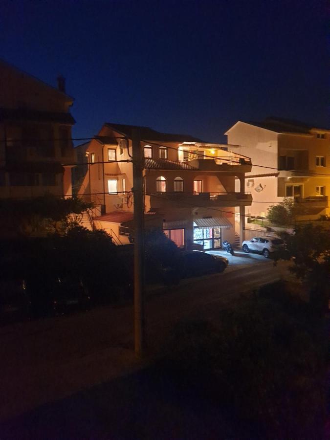 Apartments Damir 2838 Lopar Bagian luar foto