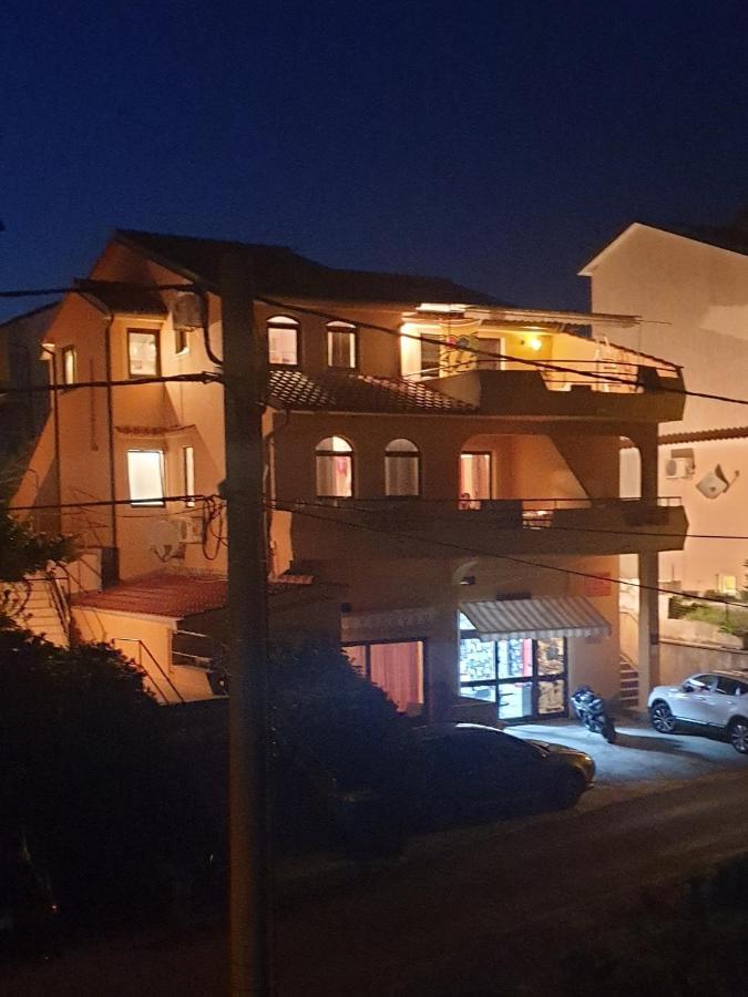 Apartments Damir 2838 Lopar Bagian luar foto